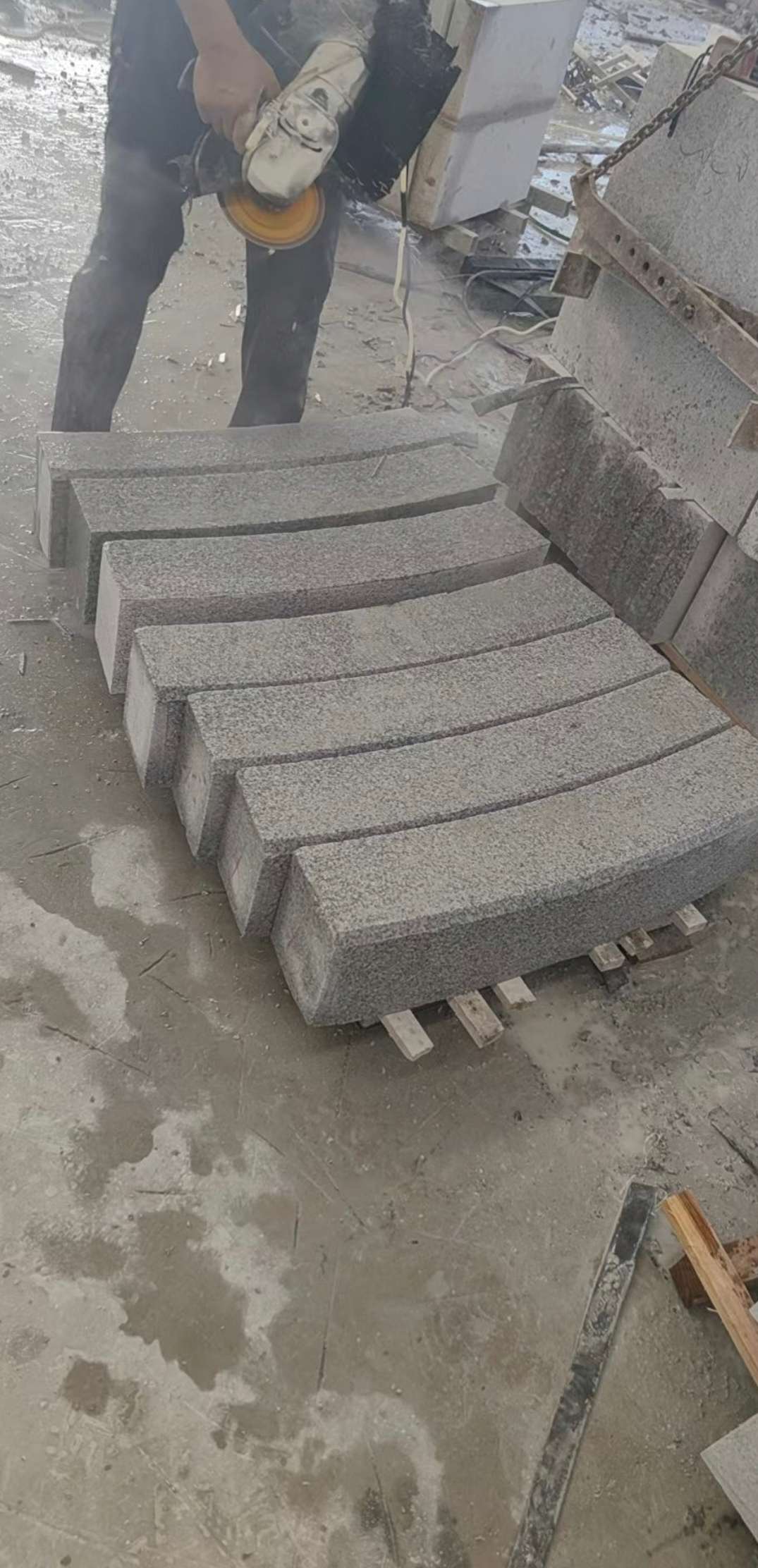 汉中芝麻白弧形路牙石